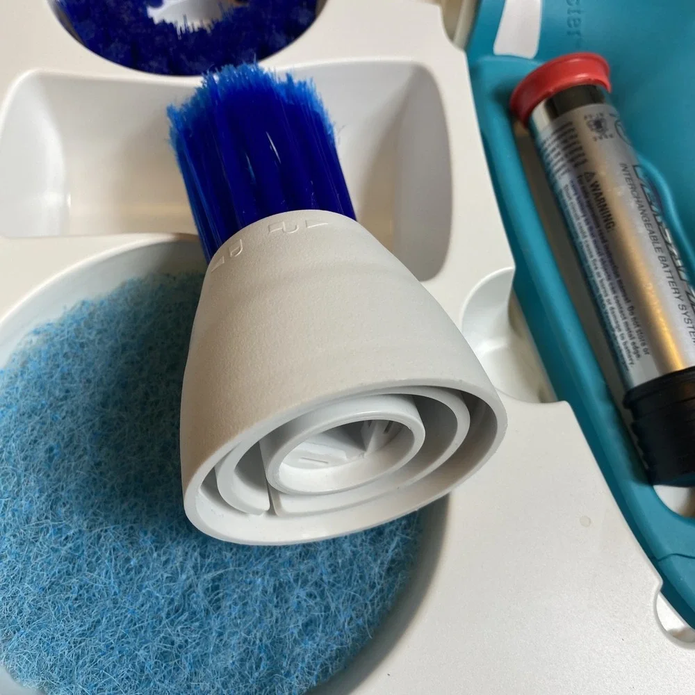 Black & Decker ScumBuster SB400 Cordless Tub Tile Scrubber VersaPak Battery Kit